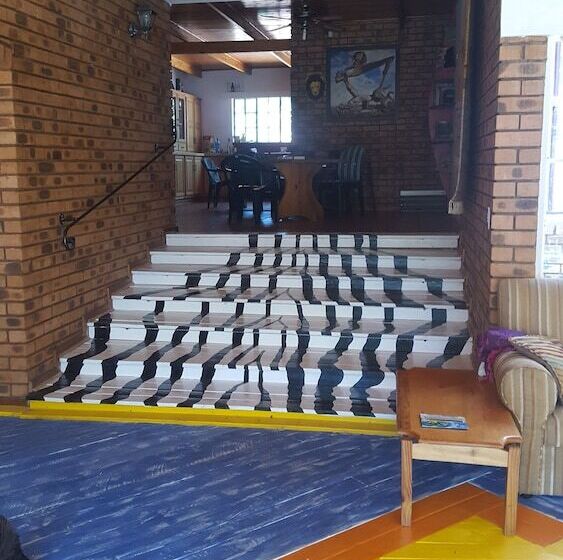 فندق صغير Blue Moon Backpackers