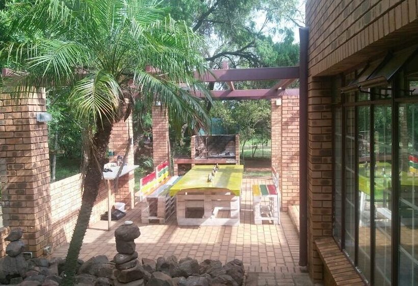 فندق صغير Blue Moon Backpackers