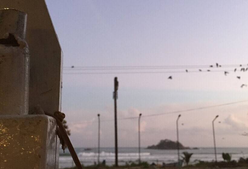 Arrowana 888 Weligama   Hostel