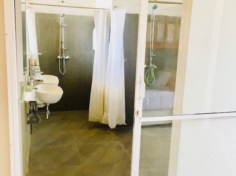 Arrowana 888 Weligama   Hostel