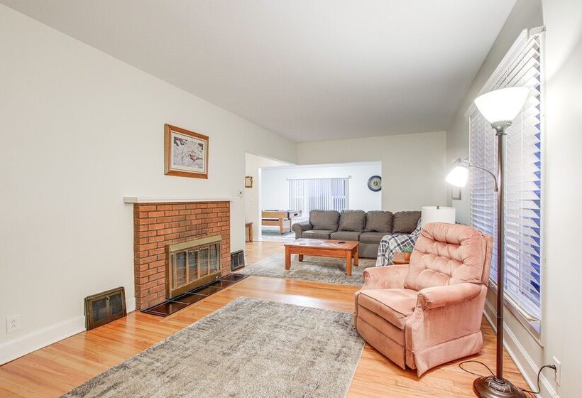 Barnes City House ~ 3 Mi To Hunting & Fishing!