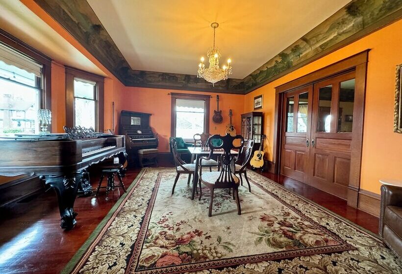 مبيت وإفطار Hubble House Inn