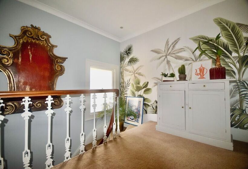 민박 The Art House Hove