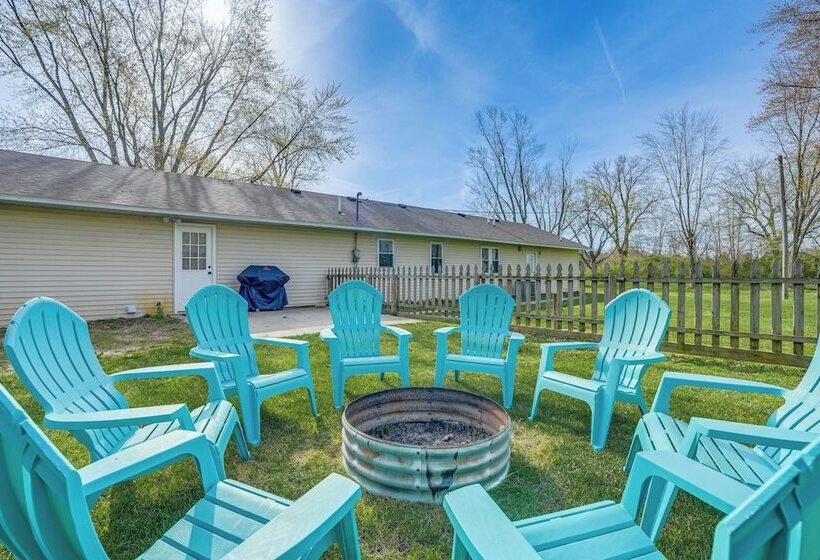 Benton Harbor Home W/ Fire Pit   2 Mi To Beach!