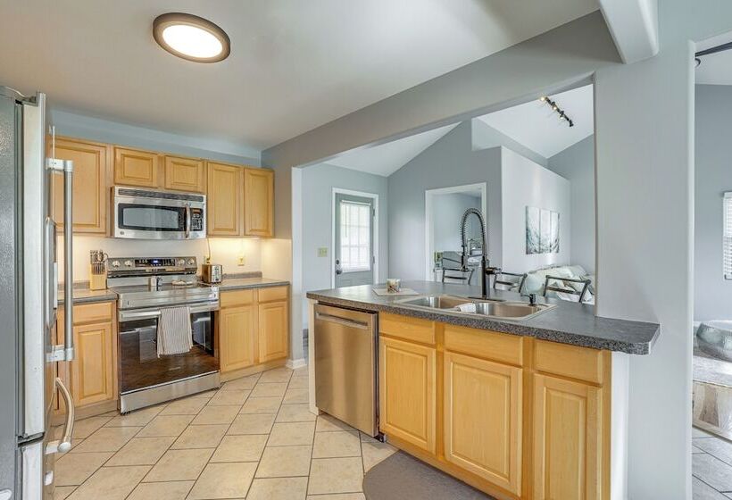 Benton Harbor Home W/ Fire Pit   2 Mi To Beach!