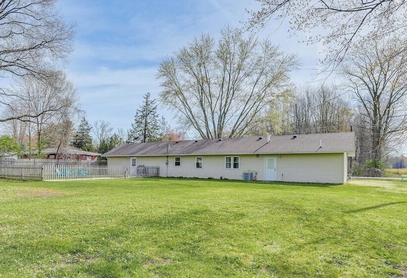 Benton Harbor Home W/ Fire Pit   2 Mi To Beach!