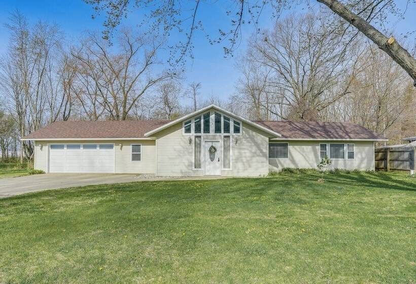 Benton Harbor Home W/ Fire Pit   2 Mi To Beach!