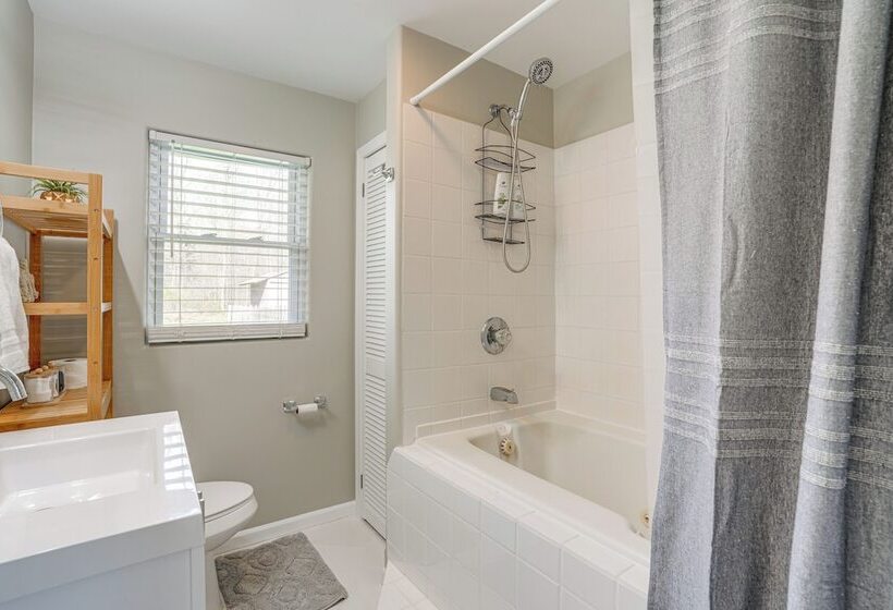 Benton Harbor Home W/ Fire Pit   2 Mi To Beach!