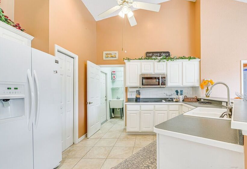 1 Mi To Rainbow Springs State Park: Home W/ Lanai!