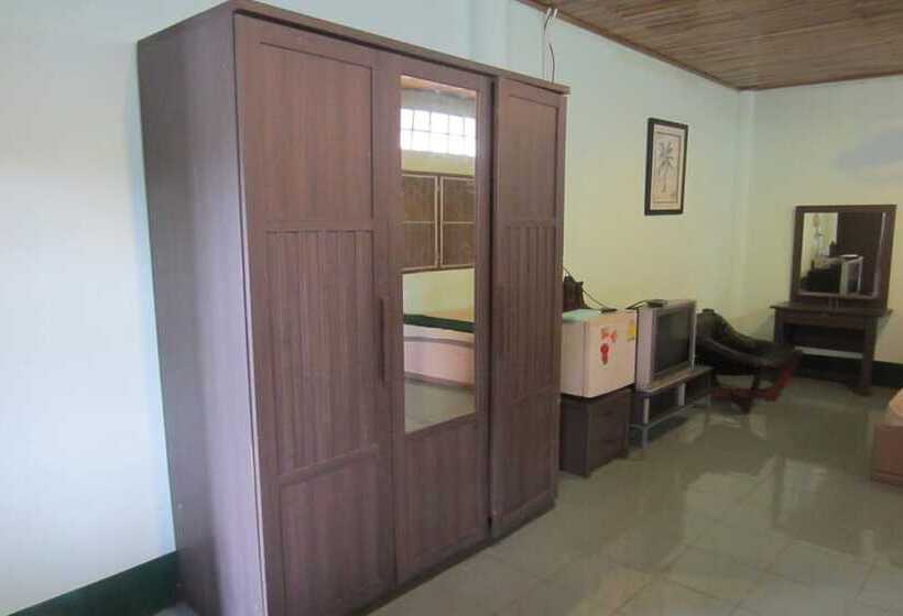 Cedarberg House Three Pagoda Pass   Hostel