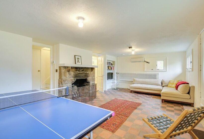 Charming Greenwich Escape Near Wooded Trails!