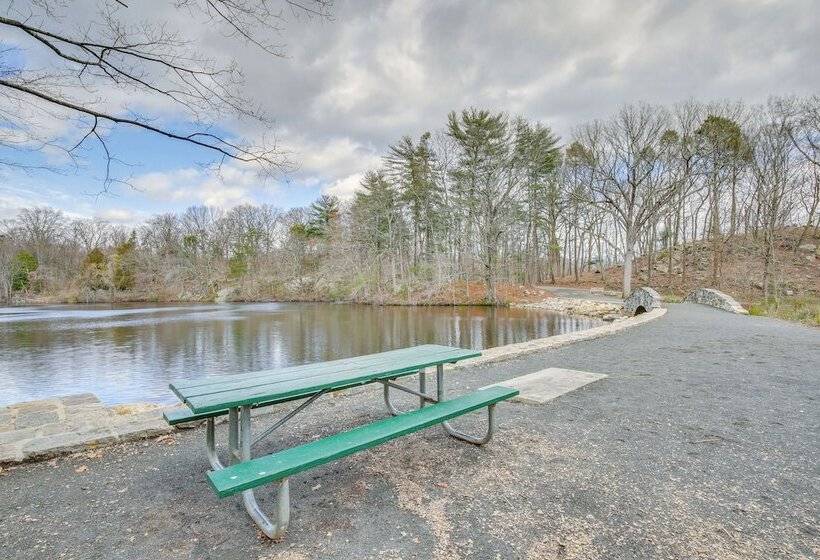 Charming Greenwich Escape Near Wooded Trails!