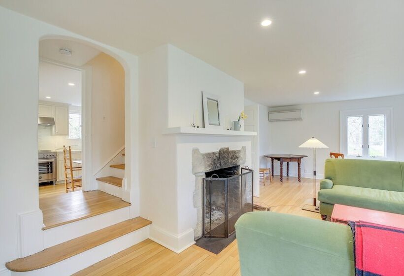 Charming Greenwich Escape Near Wooded Trails!