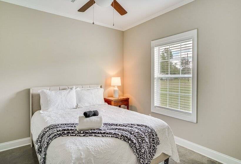 Cozy Crowley Home: Modern Interior, Covered Porch!