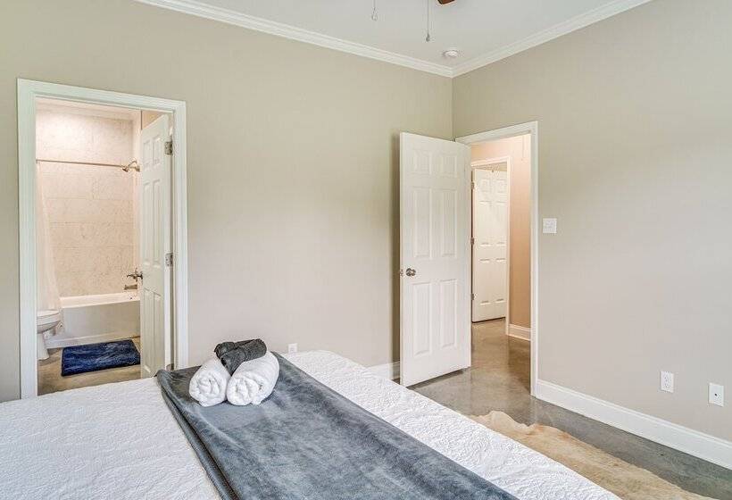 Cozy Crowley Home: Modern Interior, Covered Porch!