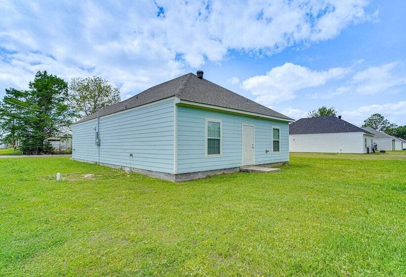 Cozy Crowley Home: Modern Interior, Covered Porch!