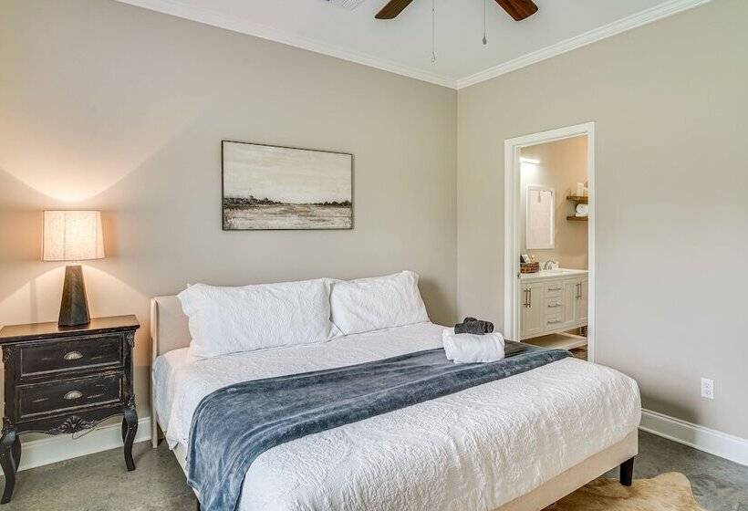 Cozy Crowley Home: Modern Interior, Covered Porch!