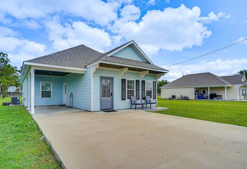Cozy Crowley Home: Modern Interior, Covered Porch!
