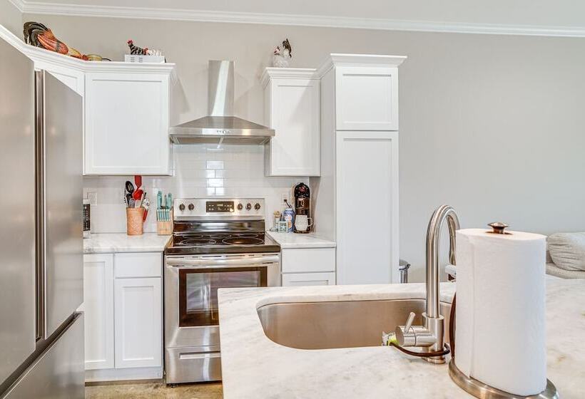 Cozy Crowley Home: Modern Interior, Covered Porch!