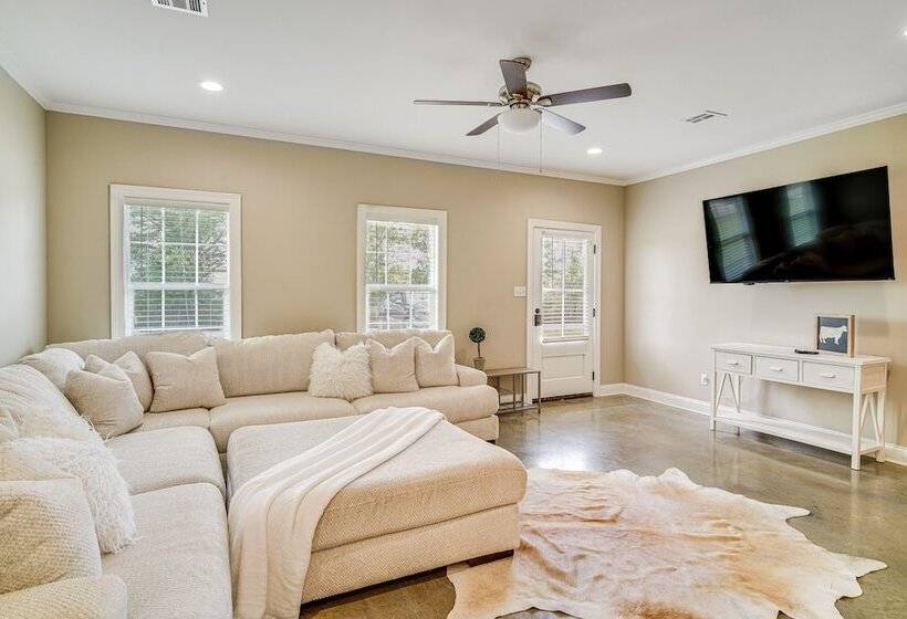 Cozy Crowley Home: Modern Interior, Covered Porch!