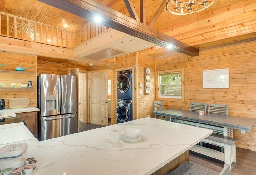 Cozy Hemphill Cabin W/ Lake Views & Deck!