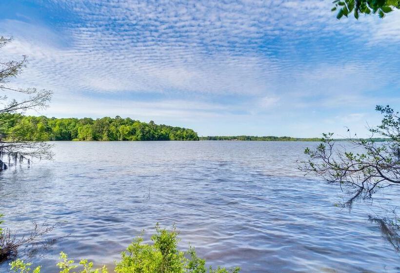 Cozy Hemphill Cabin W/ Lake Views & Deck!