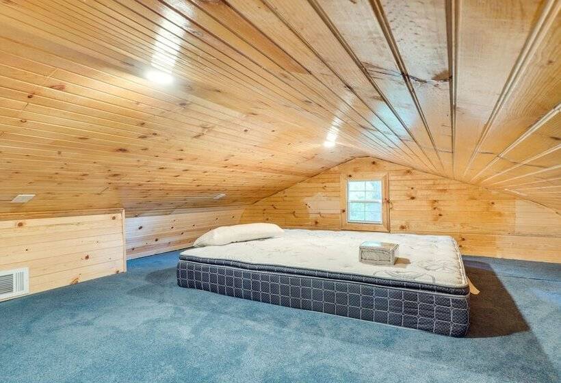 Cozy Hemphill Cabin W/ Lake Views & Deck!