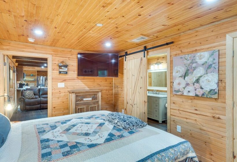 Cozy Hemphill Cabin W/ Lake Views & Deck!
