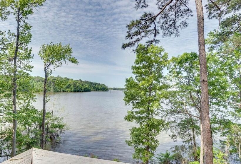 Cozy Hemphill Cabin W/ Lake Views & Deck!