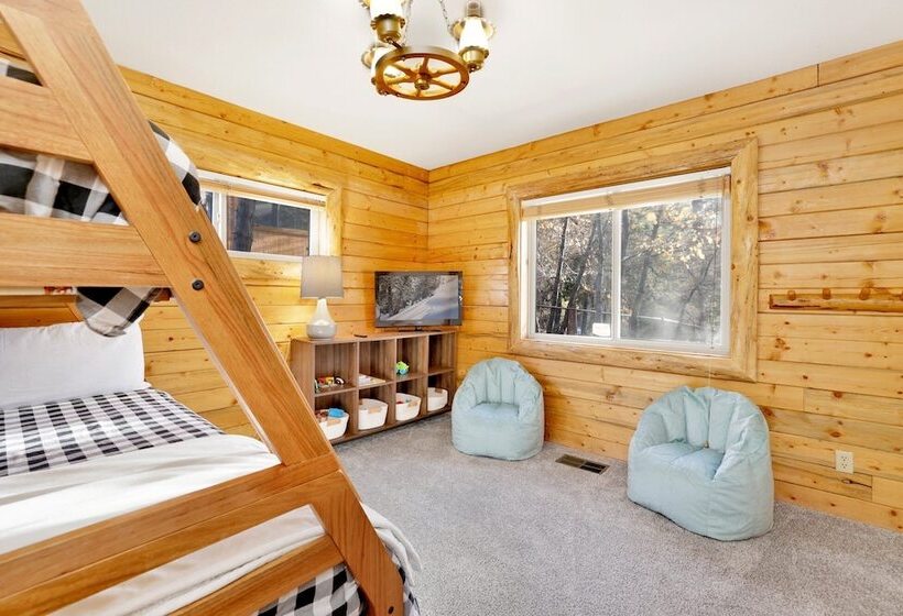 Crescenta Pines Log Cabin #2346