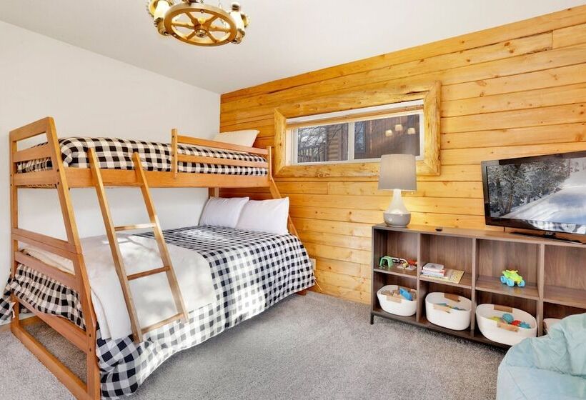 Crescenta Pines Log Cabin #2346