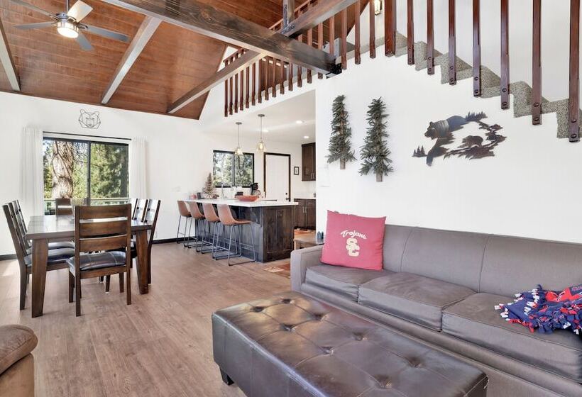 Georgia Street Retreat #2344