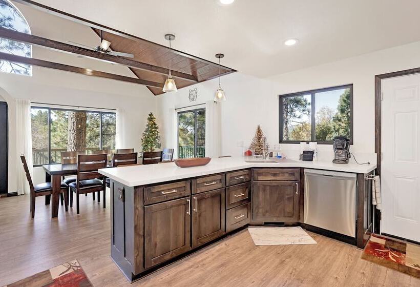 Georgia Street Retreat #2344