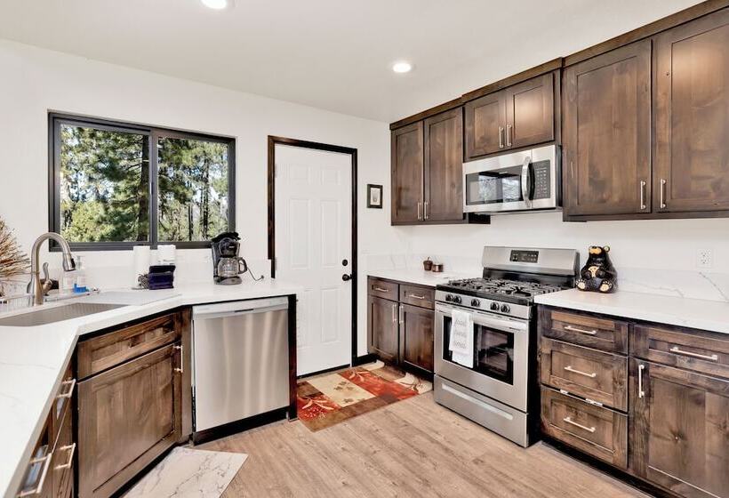 Georgia Street Retreat #2344