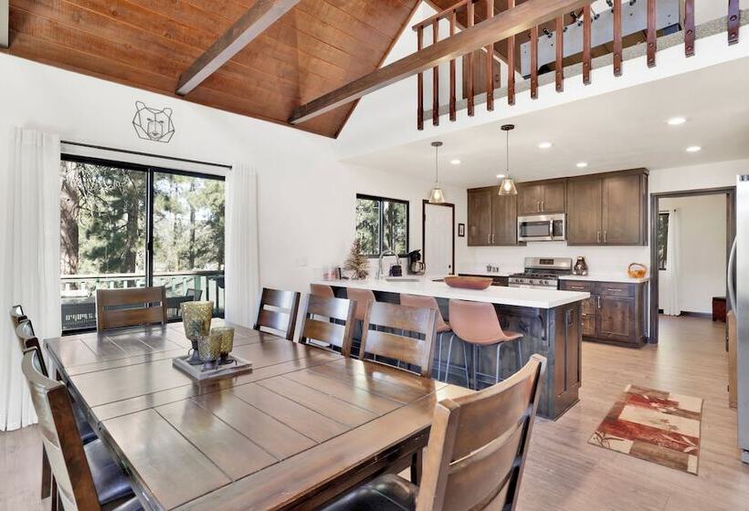 Georgia Street Retreat #2344