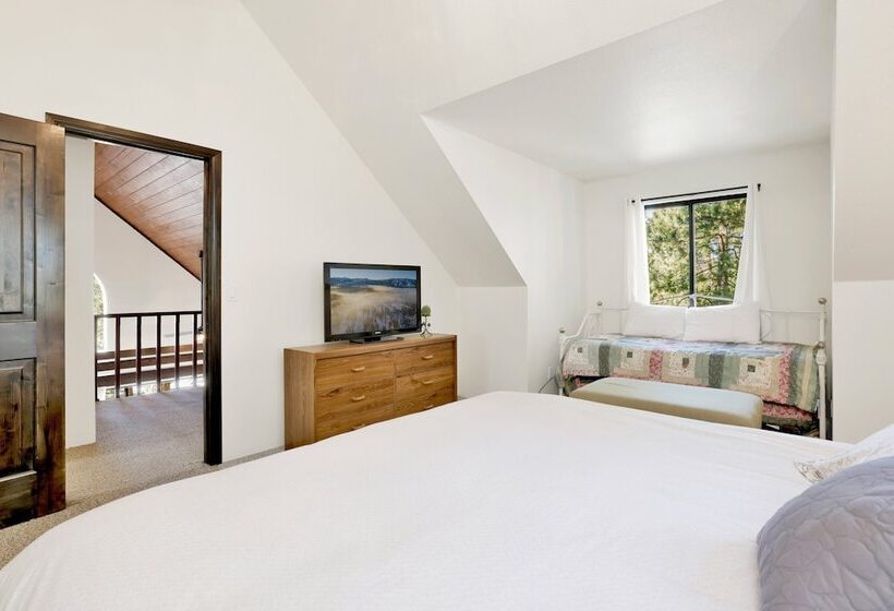 Georgia Street Retreat #2344