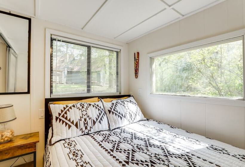 Hike On Site: Georgia Tiny Home On Farm Retreat