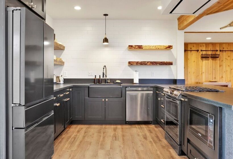 Gold Mountain Hideaway! #2350