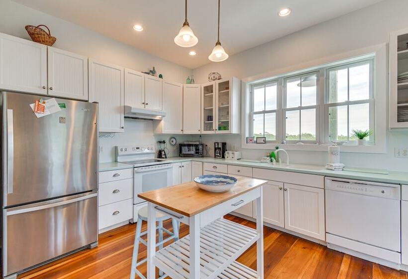 Gulf Shores Beach House W/ Deck: Walk To Shore!