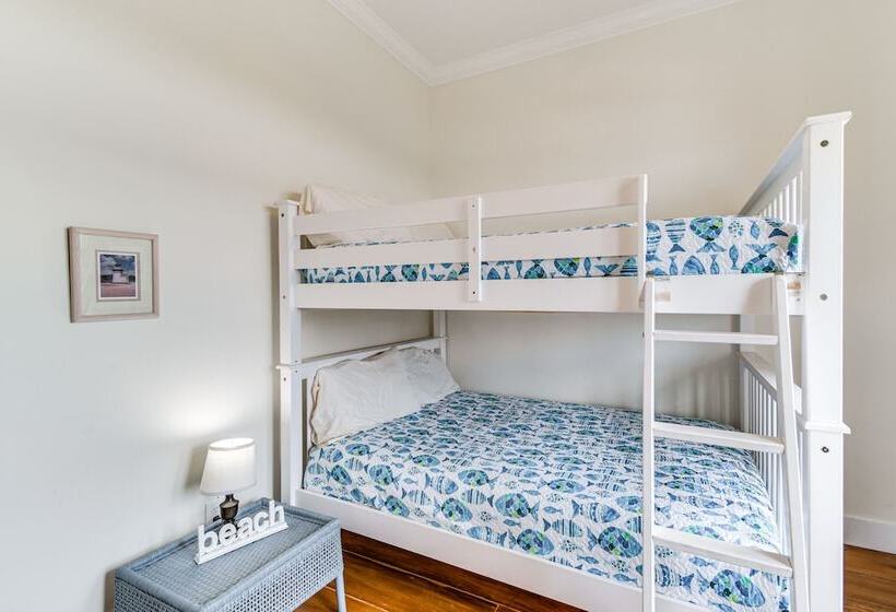 Gulf Shores Beach House W/ Deck: Walk To Shore!