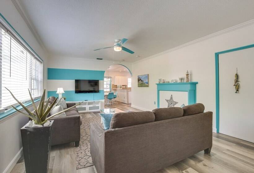 Hollywood Cottage: 2 Mi To Hollywood Beach!