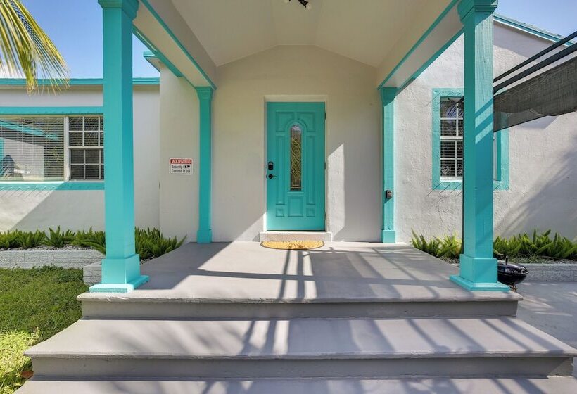 Hollywood Cottage: 2 Mi To Hollywood Beach!
