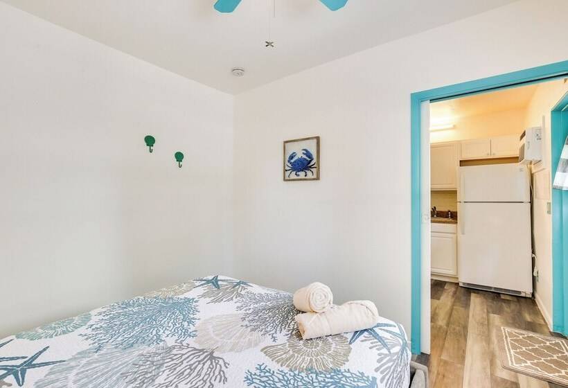 Hollywood Cottage Near Haulover Park: Pets Welcome