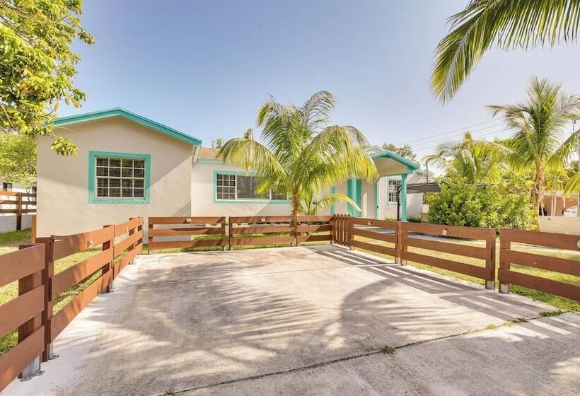 Hollywood Cottage Near Haulover Park: Pets Welcome