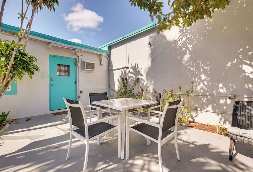 Hollywood Cottage Near Haulover Park: Pets Welcome