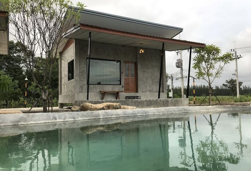 בית מלון כפרי Baan Nokhook Resort