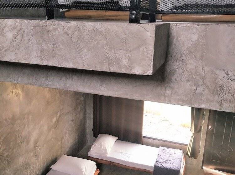 בית מלון כפרי Baan Nokhook Resort