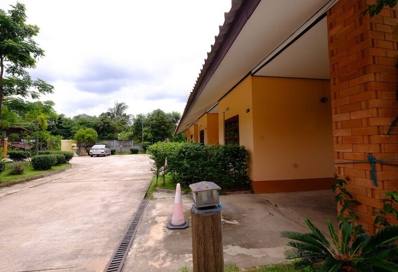 Отель Baan Torfun Resort Sakon Nakhon