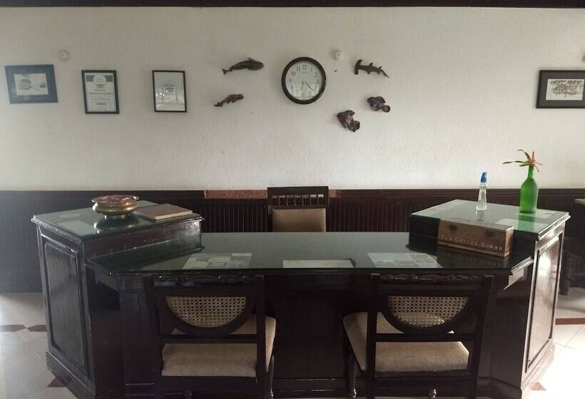 Отель Blooming Bay - Clifftop Beach Resort