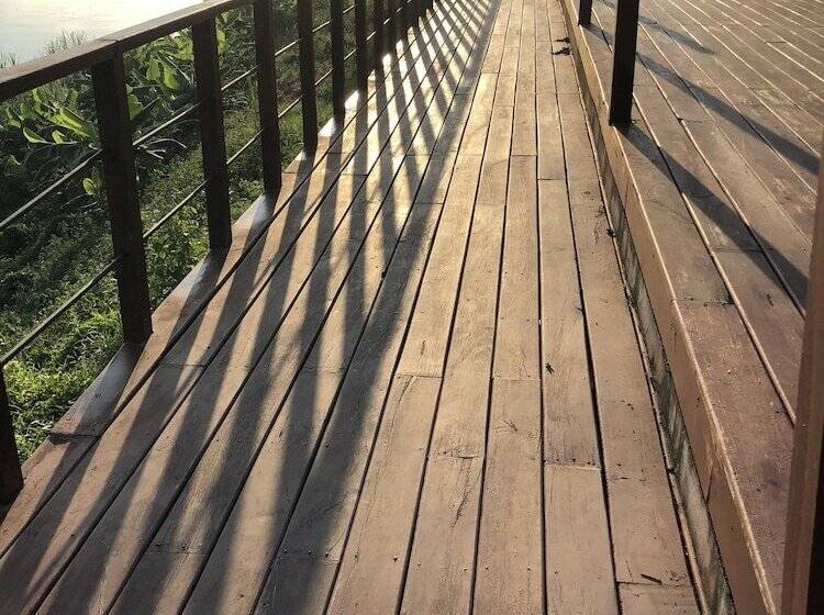 ホテル Chiangkhan Modern Home